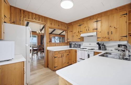 Beaverton House | 1-Acre Private Lake Simcoe Waterfront | 150’ Sandy Beach & Incredible Sunsets