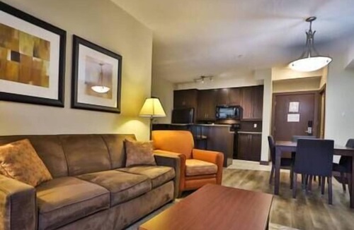 Fernie Condo | 1 BDRM/King/AC/Hot Tub & Pool
