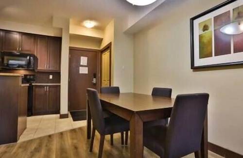 Fernie Condo | 1 BDRM/King/AC/Hot Tub & Pool
