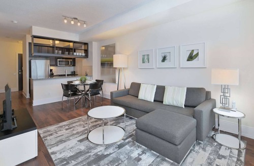 Etobicoke Apartment | 1 Bedroom/1 Bathroom Suite