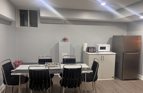 Mount Pleasant Apartment | 1 Bedroom Basement Apartment