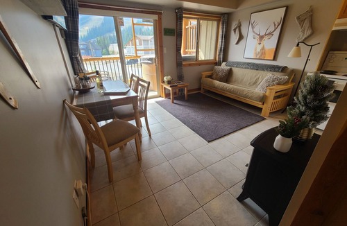 Apex Mountain Condo | 1 bedroom condo w/PRIVATE hot tub & INCREDIBLE mountain views!