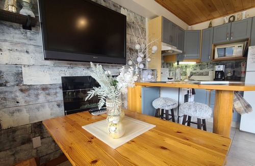 Apex Mountain Condo | 1 bedroom condo w/PRIVATE hot tub - sleeps 4!