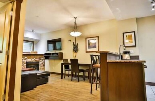 East Kootenay Condo | 1 Bedroom King Suite @ Silver Rock