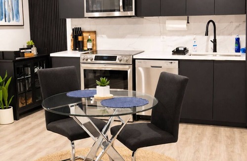 Alta Vista Apartment | 1 Bedroom Modern Retreat-Fully Furnished - for 30+ day Extended Stays (No pets)