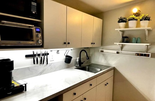 Carleton Place Apartment | 1 bedroom Suite: King, Parking, Upstairs, downtown
