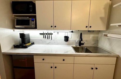 Carleton Place Apartment | 1 bedroom Suite: King, Parking, Upstairs, downtown