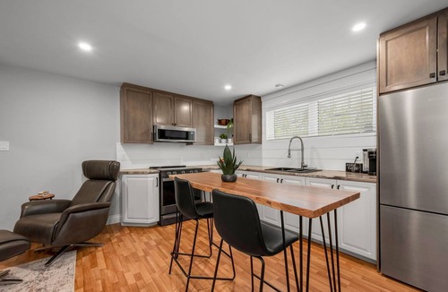 Rideau Lakes Apartment | 1 BR Executive Suite | Laundry, Parking & Workspace