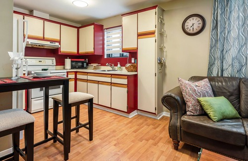 Ahuntsic-Cartierville Apartment | 1 - CHIC DESIGNER LOVELY BEAUTIFUL COZY FLAT 1BDR