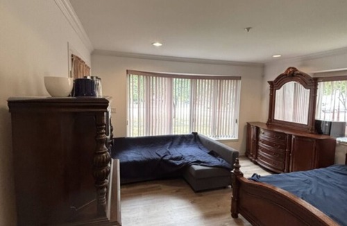 Hastings House | 1 Large Beautiful Private room garden level