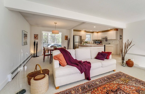 Brunswick Cottage | 1 Mi to Maine Street! Mcm-style Home in Brunswick