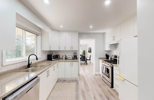 York Regional Municipality House | 10 Acre Farmhouse with Pool Plus 5 Bedrooms and 3 Baths