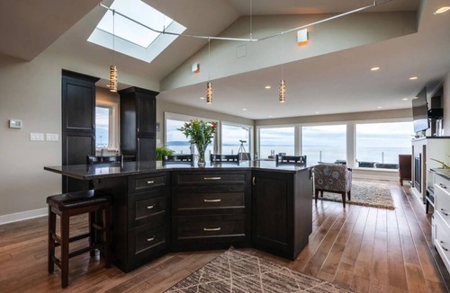Saanich East House | 10 Mile Stunning