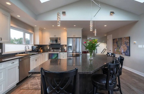 Saanich East House | 10 Mile Stunning