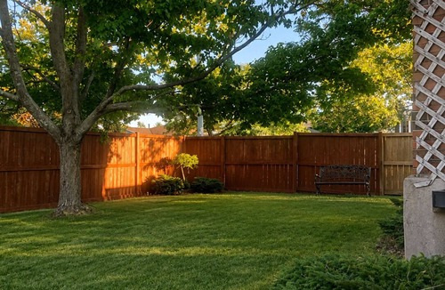 Welland House | 10 min to wineries, parks, & many attractions. Spacious home with free parking.