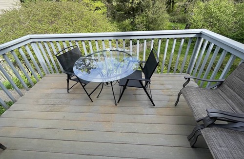 Victoria Apartment | #104 Parkcrest Dr - 3 Bedroom Upper Suite in House