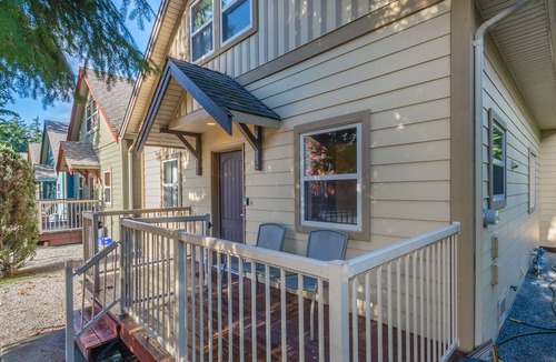Regional District of Nanaimo Cottage | 1109 s.f. Cottage - Sleeps 6 - Indoor Pool/Hot Tub - Close to Beach!