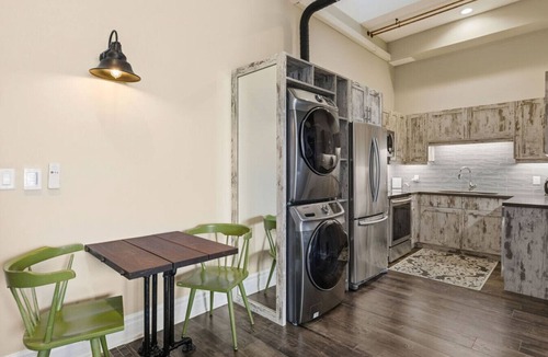 Collingwood Apartment | 124 Hurontario Unit 4