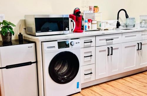 Renfrew-Collingwood House | 13 Mins to Downtown-Free Parking near Joyce Skytrain -2 Beds