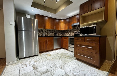 Mount Pleasant Condo | 1400sq ft Luxury Condo, minutes to Airport & Casino w/Parking & Pool