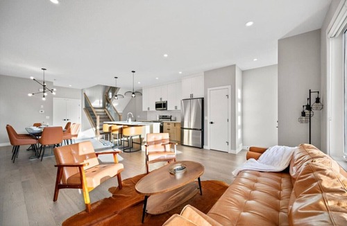 Montgomery Apartment | 16 Guests | 8BR | Game Rooms | King Beds