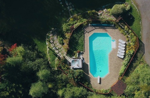 Val David House | 180-acre estate with a 6-bedroom house, in-ground pool and SPA!