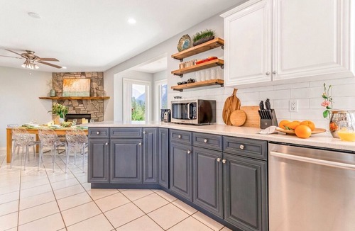 Promontory House | 180° Amazing View- Ridge Top, 2 Full Kitchen, 3-Level, Sleeps 15 Comfortably