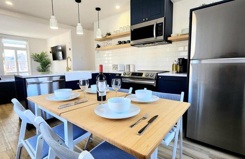 Boischatel Apartment | 1900s Historic Charm -Free P+AC