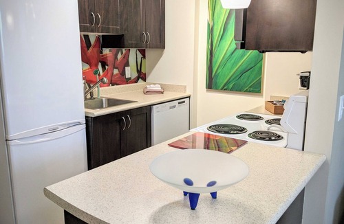 Sappertown House | 1Bedrm + Den/Office Suite - EXTENDED Stays Welcome