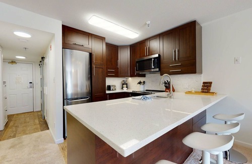 Village North Condo | 1BR + Den | Marketplace Lodge | Gas Fireplace | Village Location | Complex Hot Tub