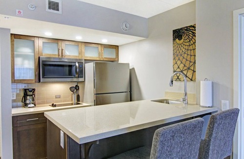 Vaughan Apartment | 1BR King Suite w/Kitchen | Free Breakfast + Gym