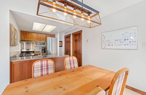 Blackcomb Condo | 1BR + Sofabed | Marquise | Ski Hill Nearby | Fireplace | Hot Tub & Sauna | Gym