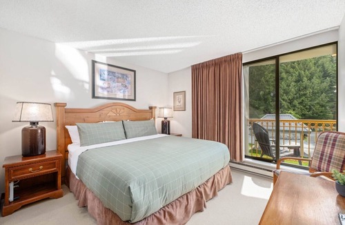 Blackcomb Condo | 1BR + Sofabed | Marquise | Ski Hill Nearby | Fireplace | Hot Tub & Sauna | Gym
