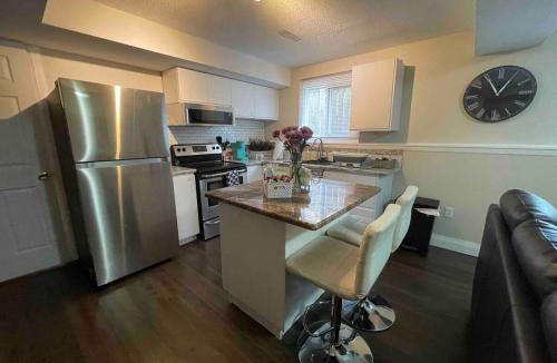 St. Catharines Apartment | 2 BD basement Apt - 15-20 Minutes to Niagara Falls,CA