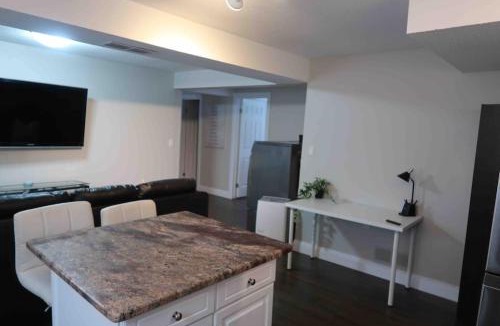 St. Catharines Apartment | 2 BD basement Apt - 15-20 Minutes to Niagara Falls,CA