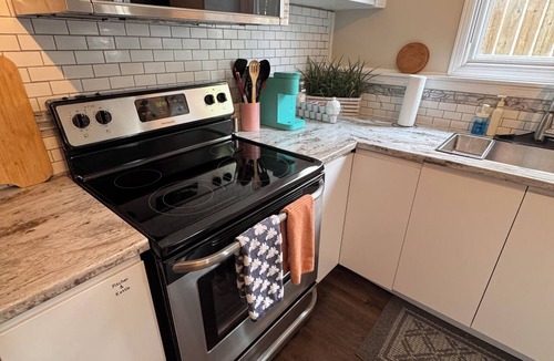 St. Catharines House | 2 BD Basement apt 20 min from Niagara Falls CA