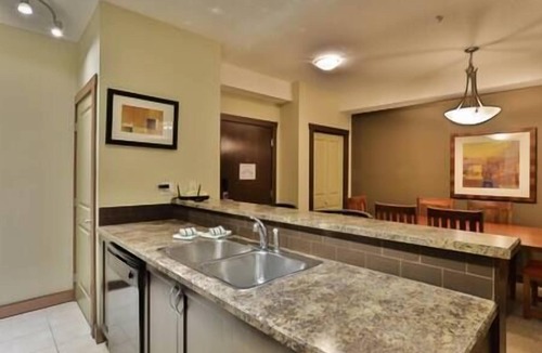 Fernie Apartment | 2 BDR Condo/Hot Tub/Gym