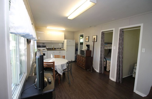 Southampton House | 2 Bdrm Country Cottage #4 - Rosewood cottages