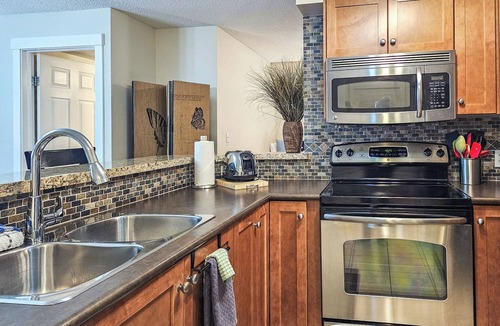 Invermere Apartment | 2 BDRM plus den/Near Lake/Beach 2mins away