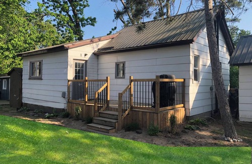 Wasaga Beach Cottage | 2 bdrm. sleeps 5, just a short walk to beach 1 !
