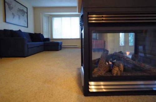 Saanich West Apartment | 2 bdrm spacious ground floor suite with parking