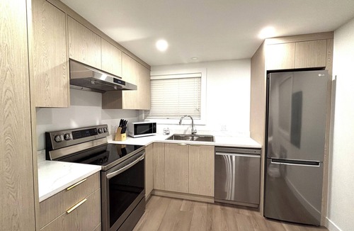 New Westminster Bed & Breakfast | 2 bed & 1 bath Garden level suite