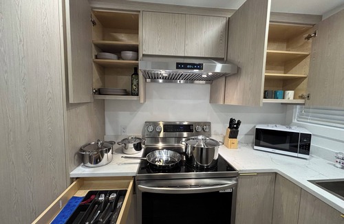 New Westminster Bed & Breakfast | 2 bed & 1 bath Garden level suite
