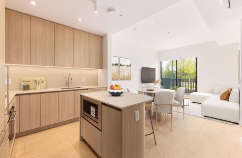 East Side Condo | 2 Bed 2 Bath Brand Immaculate Condo by Transit and Trout Lake