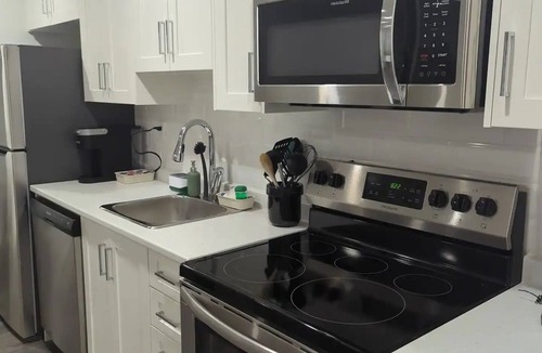 Willoughby House | 2 bed Modern Suite near Langley Events Centre