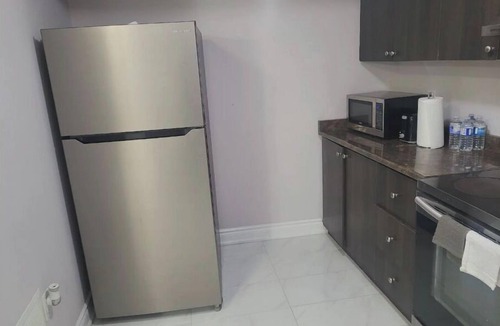 Brampton House | 2 Bedroom Apartment with free parking