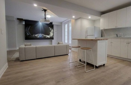 Bronte Bed & Breakfast | 2-bedroom Basement apartment close lake Ontario-south shell beach