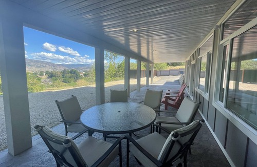 Okanagan-Similkameen House | 2 Bedroom Guest Suite in Peaceful and Quiet Neighborhood