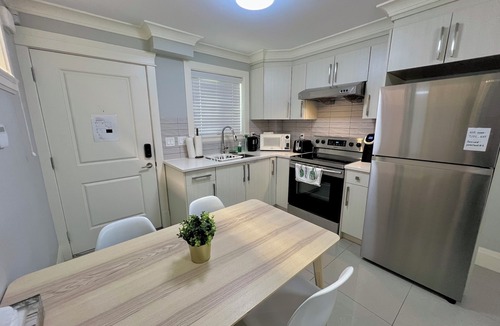 Sunset House | 2-bedroom Private Suite in Sunset Area