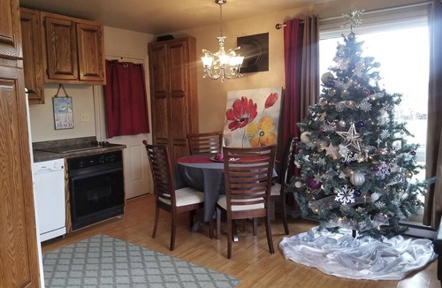 Bluewater Cottage | 2 bedroom small cottage 1 minute to beach OPTIONAL bunkie with queen bed
